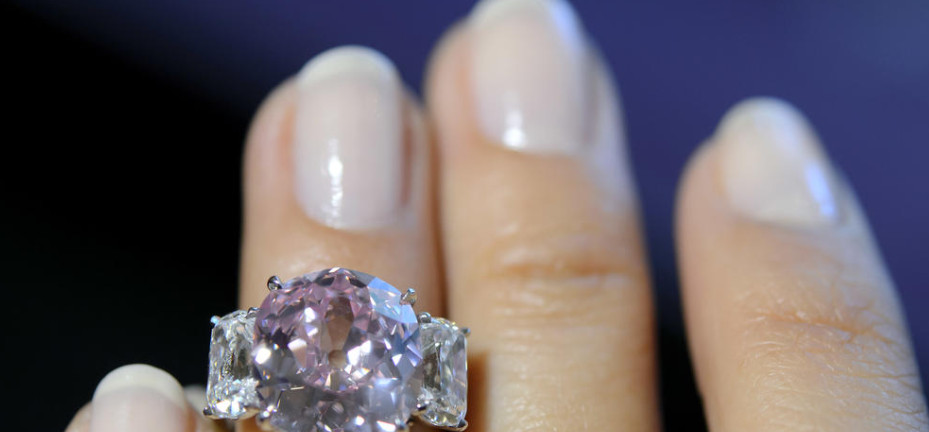 PRSTEN KUPILA NA BUVLJAKU, PA POSLIJE 30 GODINA OTIŠLA DA GA PRODA! NAKON ŠOK SAZNANJA ŽIVOT JOJ SE OKRENUO NAOPAČKE ! - featured image