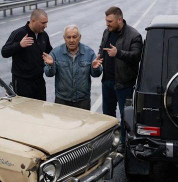 Huligani na autocesti presjekli su put starcu i namjerno izazvali nesreću, a zatim su počeli tražiti „štetu“: samo što nisu ni slutili tko je taj starac i što će im se dogoditi za nekoliko minuta🔥🚗 Huligani na autocesti presjekli su put starcu i namjerno izazvali nesreću, a zatim su počeli tražiti „štetu“: samo što nisu ni slutili tko je taj starac i što će im se dogoditi za nekoliko minuta🔥🚗 - featured image