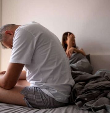 Da li muškarci poslije 55-te postaju neupotrebljivi ženama u krevetu: Evo kada muškarac zaista počinje slabiti Da li muškarci poslije 55-te postaju neupotrebljivi ženama u krevetu: Evo kada muškarac zaista počinje slabiti - featured image