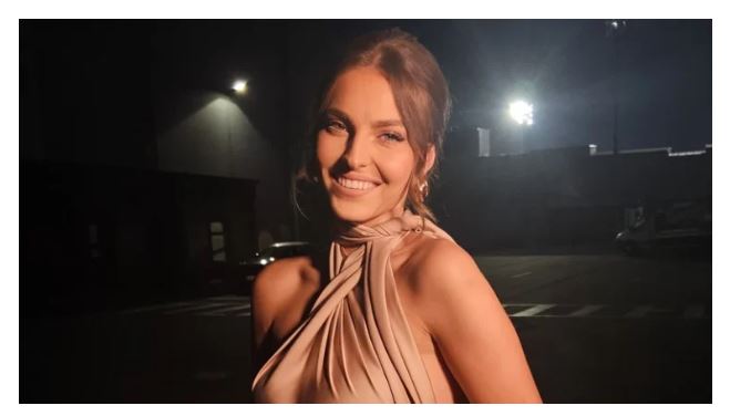 PRVE SLIKE DUŠKA I ĐŽEJLE ZAJEDNO u zagrljaju!!!Par blista od sreće!!NE ŽELE VIŠE NIŠA DA KRIJU!!!Atina KIPTI od ljubomore - featured image PRVE SLIKE DUŠKA I ĐŽEJLE ZAJEDNO u zagrljaju!!!Par blista od sreće!!NE ŽELE VIŠE NIŠA DA KRIJU!!!Atina KIPTI od ljubomore - featured image