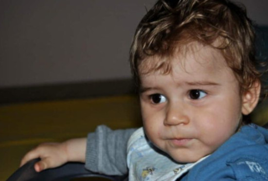 AUTIZAM SE NE POJAVLJUJE PREKO NOĆI: Ovi sitni signali u ponašanju djeteta prvi su alarm - featured image