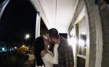 Pripremila sam iznenađenje za mužev rođendan, a onda sam čula ženski glas na vratima Pripremila sam iznenađenje za mužev rođendan, a onda sam čula ženski glas na vratima - featured image