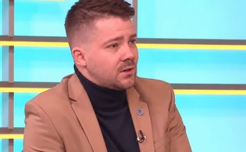 “NEĆETE DOBITI ŠEĆER AKO JEDETE SLATKO” Ljekar otkrio kako se dobije dijabetes, a ovo su simptomi koje ljudi ignorišu “NEĆETE DOBITI ŠEĆER AKO JEDETE SLATKO” Ljekar otkrio kako se dobije dijabetes, a ovo su simptomi koje ljudi ignorišu - featured image