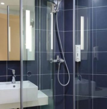Odličan savjet za sve koji ne žele stalno ribati staklo – Prošla su 2 tjedna, a ni jedne mrlje nema na tuš kabini! (FOTO) Odličan savjet za sve koji ne žele stalno ribati staklo – Prošla su 2 tjedna, a ni jedne mrlje nema na tuš kabini! (FOTO) - featured image