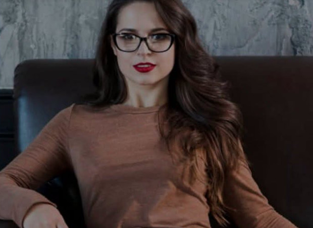 Žena kojoj fali intimni odnos odaće se na najneočekivaniji način, i to u trenu! Naučite kako da čitate između redova. - featured image Žena kojoj fali intimni odnos odaće se na najneočekivaniji način, i to u trenu! Naučite kako da čitate između redova. - featured image