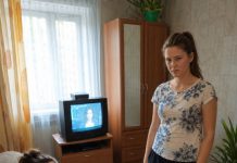 Buduća svekrva došla je u moj stan, ugasila televizor i objavila da je dnevna soba odsad njezina — moj zaručnik je šutio, a ja sam joj jednom rečenicom otkrila da sam već znala njihov pravi plan Buduća svekrva došla je u moj stan, ugasila televizor i objavila da je dnevna soba odsad njezina — moj zaručnik je šutio, a ja sam joj jednom rečenicom otkrila da sam već znala njihov pravi plan - featured image