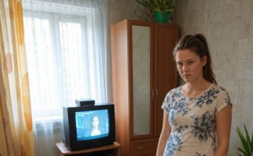 Buduća svekrva došla je u moj stan, ugasila televizor i objavila da je dnevna soba odsad njezina — moj zaručnik je šutio, a ja sam joj jednom rečenicom otkrila da sam već znala njihov pravi plan Buduća svekrva došla je u moj stan, ugasila televizor i objavila da je dnevna soba odsad njezina — moj zaručnik je šutio, a ja sam joj jednom rečenicom otkrila da sam već znala njihov pravi plan - featured image
