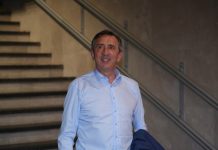 Žika Jakšić osvojio srce 21 godinu mlađe Zvezde Granda! “To je prava ljubav” a može tata da joj bude Žika Jakšić osvojio srce 21 godinu mlađe Zvezde Granda! “To je prava ljubav” a može tata da joj bude - featured image