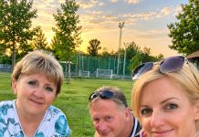 „Jedne noći čula sam svog muža kako govori mojoj mlađoj sestri: ‘Dođi u moju sobu u ponoć. Ovoga puta to konačno moramo uraditi.’ Pomislila sam da imaju ljubavnu vezu. Ali kada sam pogledala kroz ključanicu, ugledala sam muža kako leži na podu, dok je moja sestra u rukama držala velike makaze…” 😱‼️ „Jedne noći čula sam svog muža kako govori mojoj mlađoj sestri: ‘Dođi u moju sobu u ponoć. Ovoga puta to konačno moramo uraditi.’ Pomislila sam da imaju ljubavnu vezu. Ali kada sam pogledala kroz ključanicu, ugledala sam muža kako leži na podu, dok je moja sestra u rukama držala velike makaze…” 😱‼️ - featured image